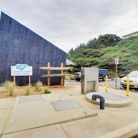 Beach House With A Park Lincoln City Exterior photo