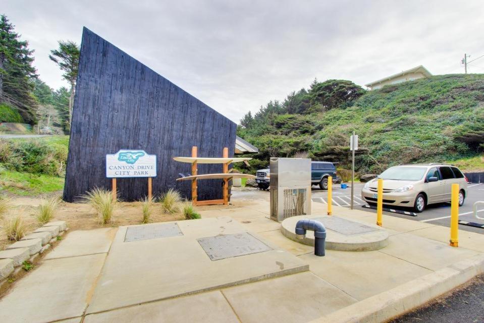 Beach House With A Park Lincoln City Exterior photo