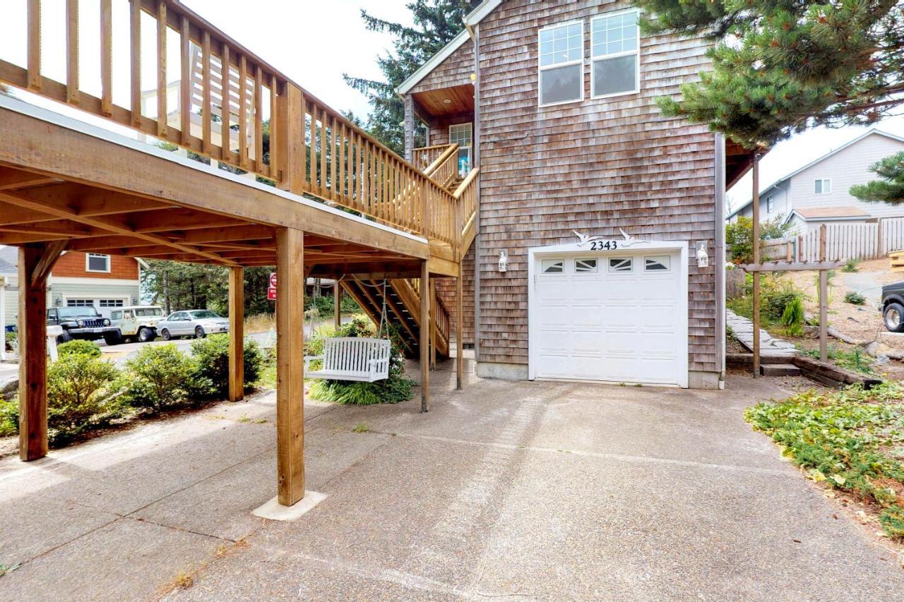 Beach House With A Park Lincoln City Exterior photo